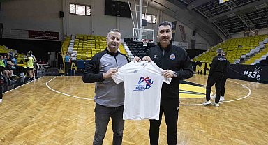 Kadın basketbolcular, tüm vatandaş ve sporcuları maratona davet etti
