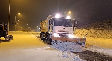 Kahramanmaraş'ta kar yağışı sonrası yollar açılıyor