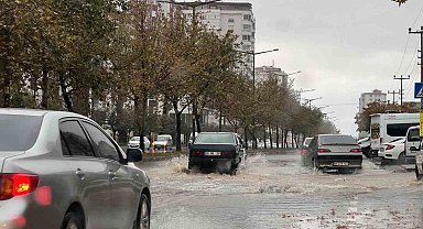 Kahramanmaraş'ta şiddetli yağış su taşkınlarına neden oldu