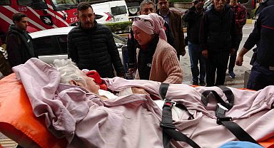 Kahvaltı yaparken çıkan yangın, yaşlı kadının yakınlarını gözyaşına boğdu