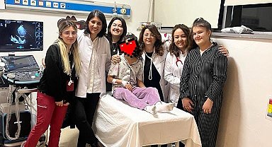 Kalp deliği olan iki çocuk ameliyatsız sağlığına kavuştu