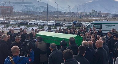 Kalp krizi sonucu hayatını kaybeden akademisyen için tören düzenlendi