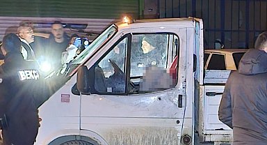 Kamyonetin içinde başından vuruldu