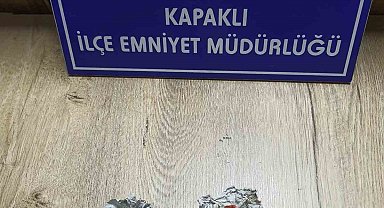 Kapaklı'da metruk binada uyuşturucuyla yakalandılar