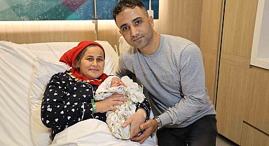 Karaciğer naklinden 3 yıl sonra bebeğini kucağına aldı