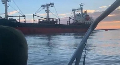 Karadeniz'de yük gemisi mayına çarptı: 2 yaralı