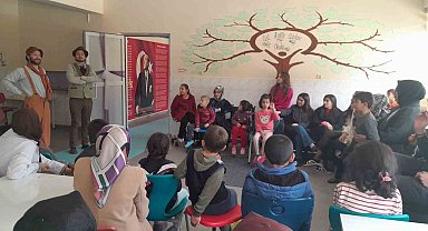 Karapınar'da "Çat Kapı Sınıf Tiyatrosu" öğrencilerle buluştu