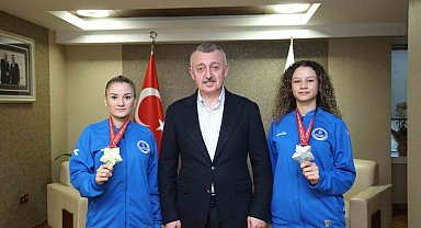Karateci kız kardeşler şampiyon oldu