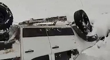 Karın tadını çıkarmak isteyen sürücünün kullandığı arazi aracı ters döndü
