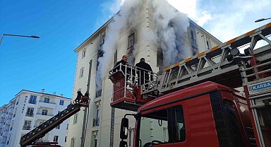 Kars'ta 5 katlı binada doğal gaz patlaması: 1'i ağır 3 yaralı