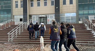 Kars'ta biri FETÖPDY terör örgütü üyesi 3 kişi yakalandı