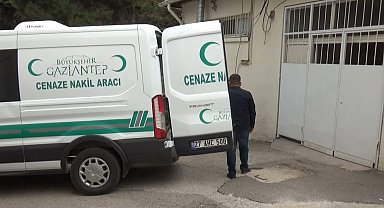 Karşıya geçerken otomobilin çarptığı çocuk hayatını kaybetti