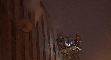 Kartal'da kimliği belirsiz kişiler metruk binayı ateşe verdi