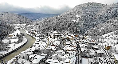 Kastamonu'da kar, kartpostallık görüntüler oluşturdu