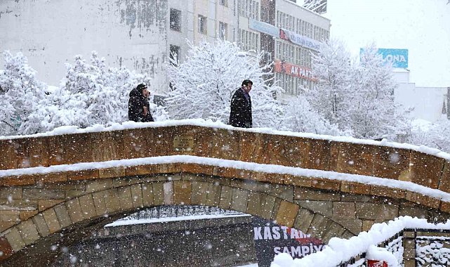 Kastamonu'da kar ortaya kartpostallık görüntüler çıkardı: Vatandaşlar kışın tadını çıkardı