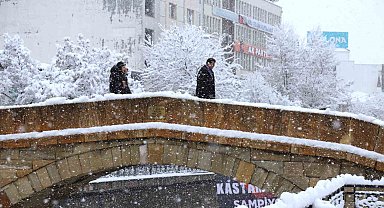 Kastamonu'da kar ortaya kartpostallık görüntüler çıkardı: Vatandaşlar kışın tadını çıkardı