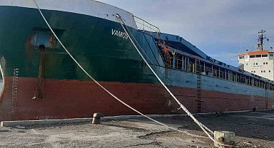 Kastamonu'da karaya oturan gemi kurtarıldı