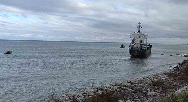 Kastamonu'da karaya oturan geminin çekilmesi için çalışma başlatıldı
