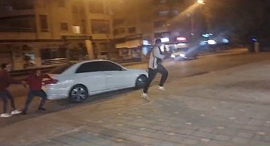 Kavga eden grup polisi görünce dağıldı