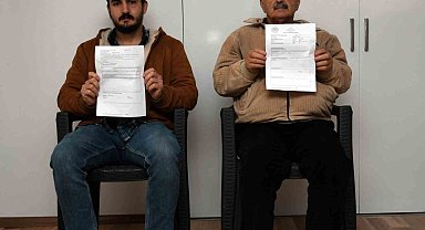 Kavga sırasında oğlunu bastonunu savurarak kurtarmaya çalıştı