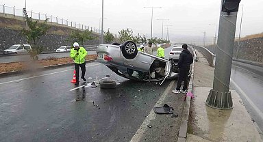 Kayganlaşan yol kaza getirdi