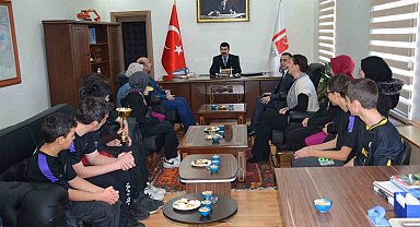 Kaymakam Akduman başarılı sporcuları kabul etti