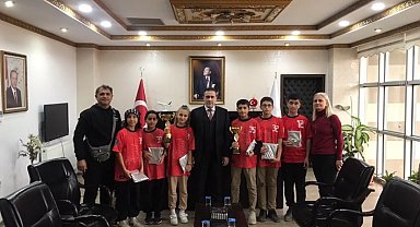 Kaymakam Memiş, başarılı hentbolcuları kabul etti