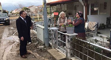 Kaymakam Memiş, fırtınadan zarar gören tatil sitelerinde incelemelerde bulundu