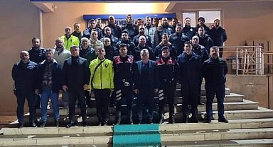 Kaymakam Öztürk yılbaşı akşamı görevi başında olan kamu personelini ziyaret etti
