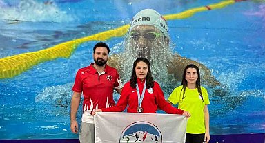 Kayserili yüzücü Avrupa barajını geçti