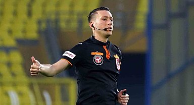 Kayserispor - Fenerbahçe maçını Zorbay Küçük yönetecek