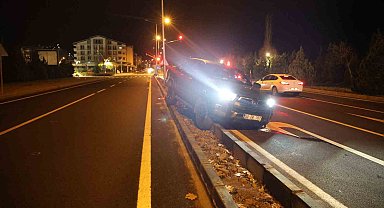Kaza yapan sürücü aracı bırakıp kaçtı