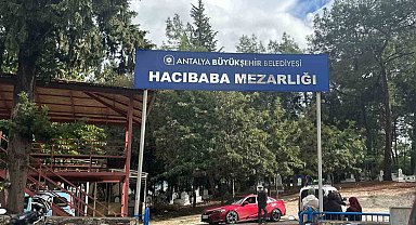 Kazada hayatını kaybeden anne ve oğlu, gözyaşları arasında defnedildi