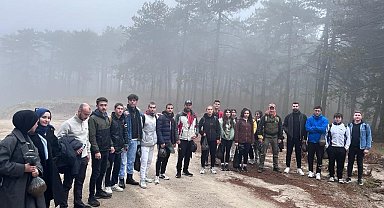 Kazdağları'ndaki yaban hayvanlarına yem bıraktılar