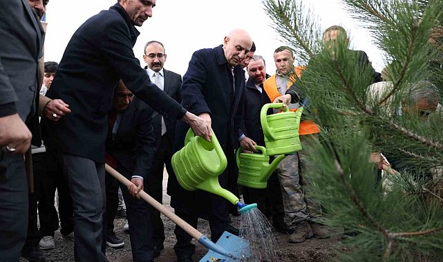 Keçiören'de Türkeş'in 106. doğum yıl dönümünde fidanlar toprakla buluştu