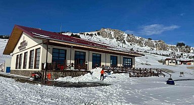 Keltepe Kayak Merkezi'nde kar yağışı 60 santimetreye ulaştı