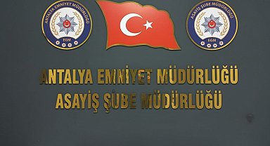 Kendilerini polis savcı olarak tanıtıp dolandırıcılık yapan 2 şüpheli yakalandı