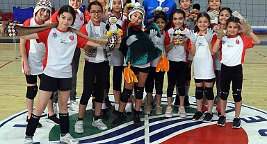 Kepezspor'dan depremzede çocuklara oyuncak