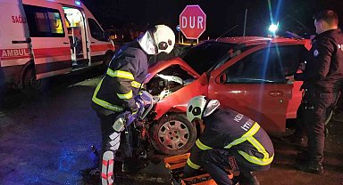 Keşan'da 2 otomobilin çarpıştığı kazada 1 kişi öldü, 5 kişi de yaralandı