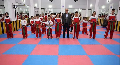 Kick boks sporcuları kuşak sevinci yaşadı