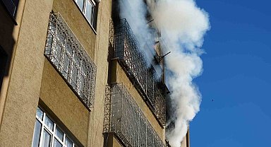 Kilis'te 5 katlı binada çıkan yangın korkuttu