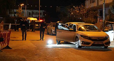 Kilis'te park halindeki araca kurşun yağdırdılar:1 ölü, 1 ağır yaralı