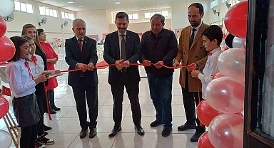 Kırkağaç'ta "Cumhuriyetin ışığında 100 Yıl" sergisi törenle açıldı