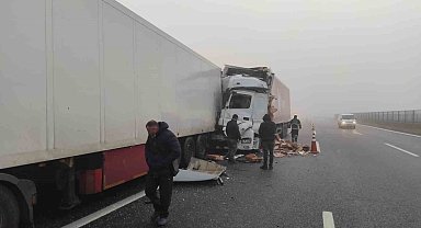 Kırklareli'nde tırlar çarpıştı: 2 yaralı