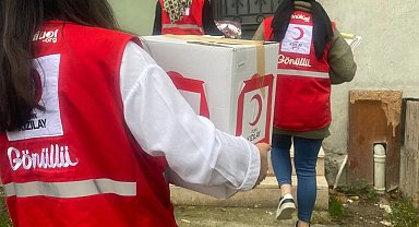 Kızılay gönüllüleri desteklerine devam ediyor