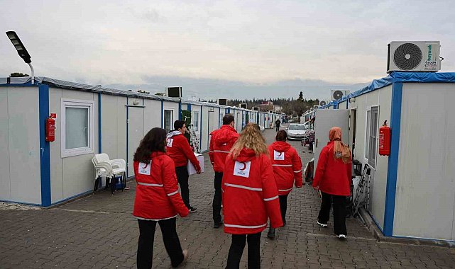 Kızılay'dan deprem bölgesine kışlık yardım
