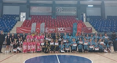 Kızlarda şampiyon Şehit Cihan Aksarı Ortaokulu