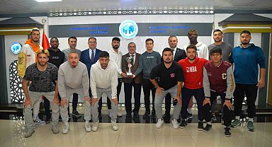 KMÜ futbol takımı şampiyon oldu