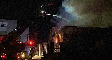 Kocaeli'de palet deposunda yangın