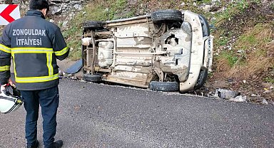 Kontrolden çıkan araç devrildi; 2 yaralı